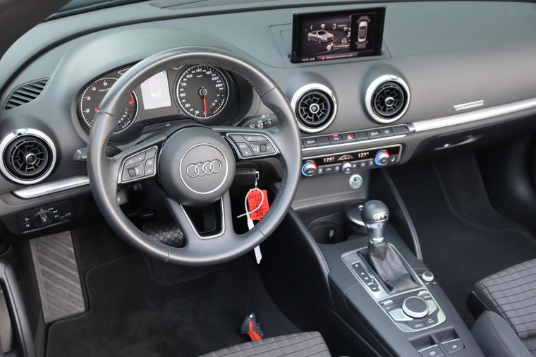 Vehicle Image 32