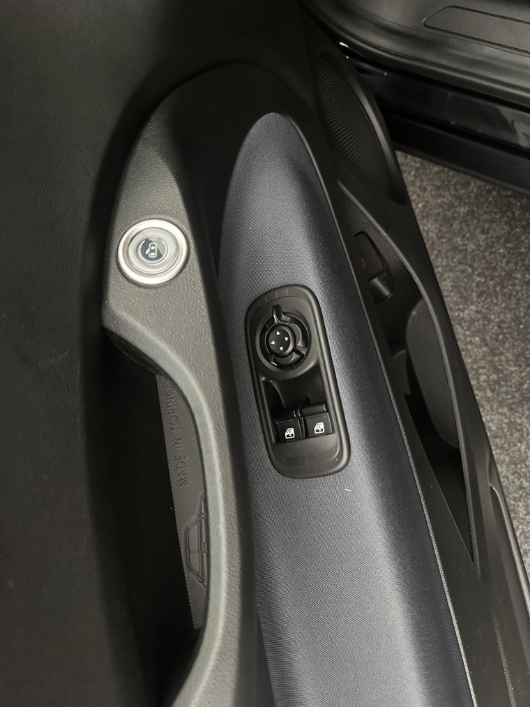 Vehicle Image 23
