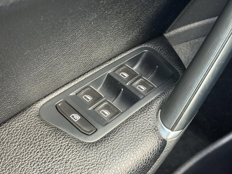 Vehicle Image 28