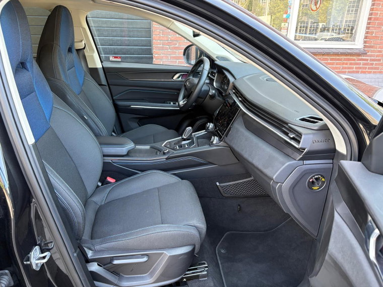 Vehicle Image 25