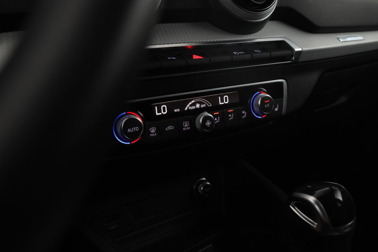 Vehicle Image 32