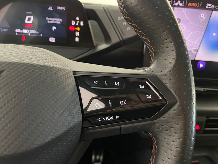 Vehicle Image 24