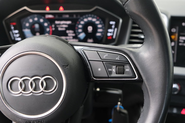 Vehicle Image 25