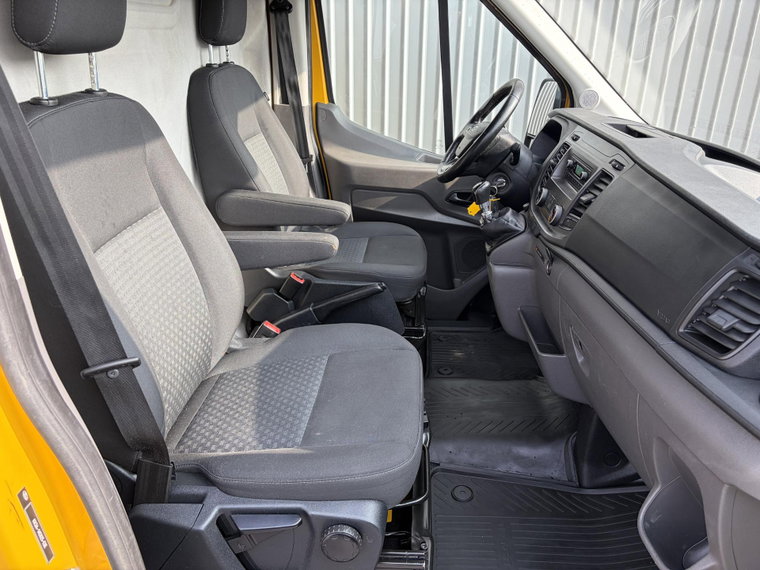 Vehicle Image 25