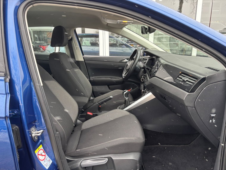 Vehicle Image 25