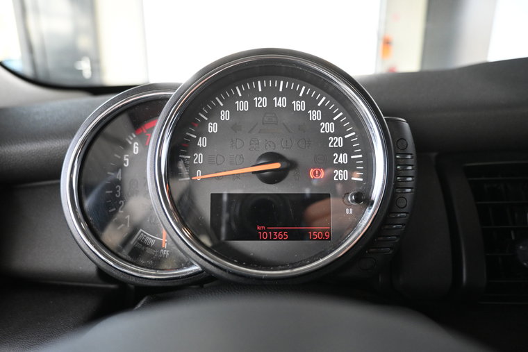Vehicle Image 38