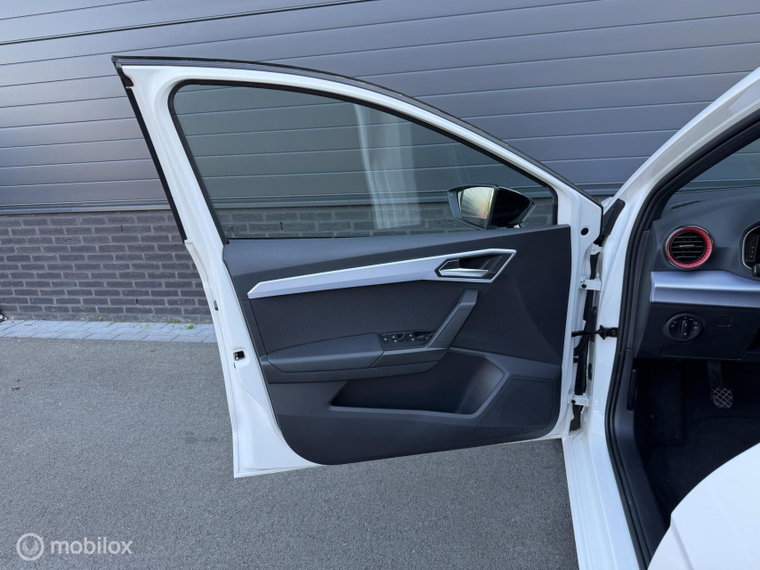 Vehicle Image 32