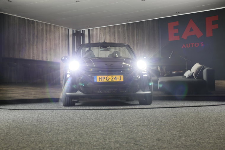 Vehicle Image 32