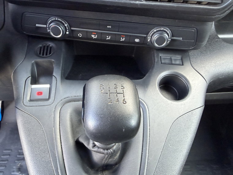 Vehicle Image 38