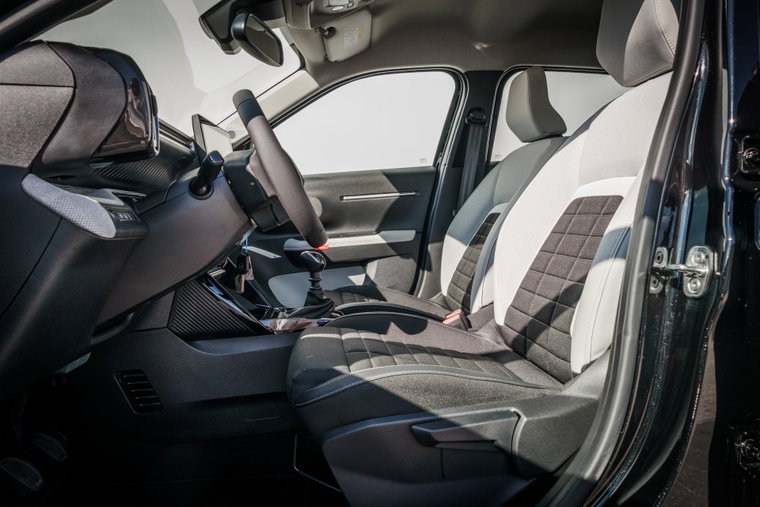 Vehicle Image 15