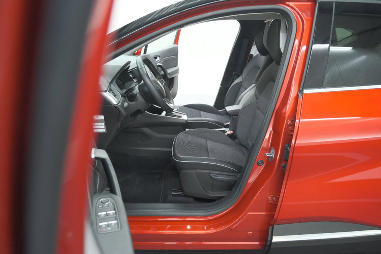 Vehicle Image 25