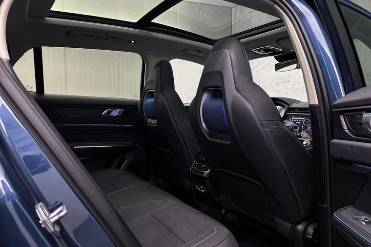 Vehicle Image 14