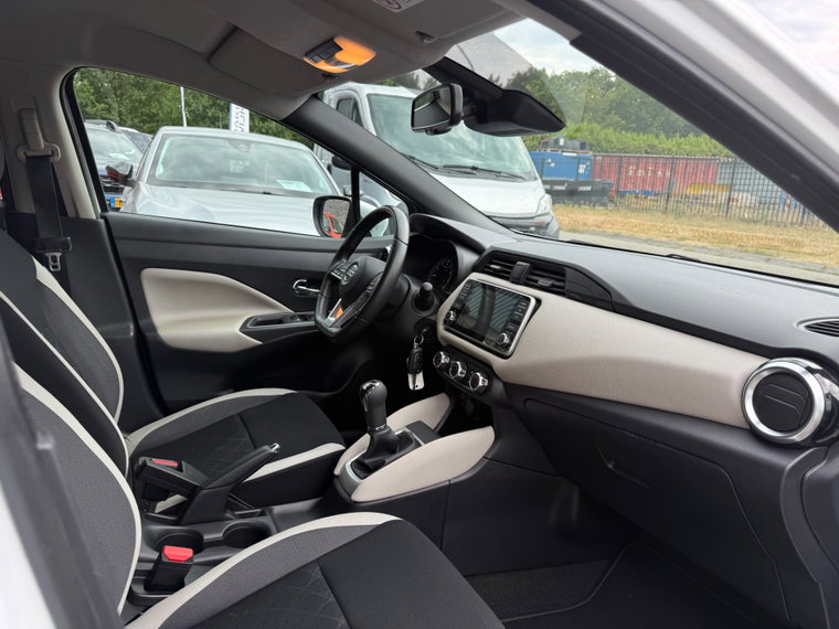 Vehicle Image 25
