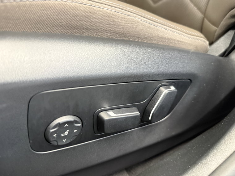 Vehicle Image 24