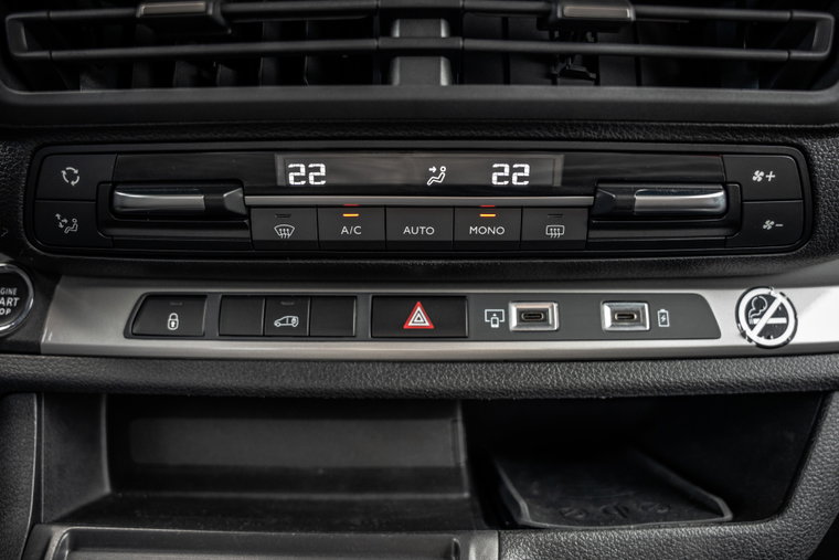Vehicle Image 25