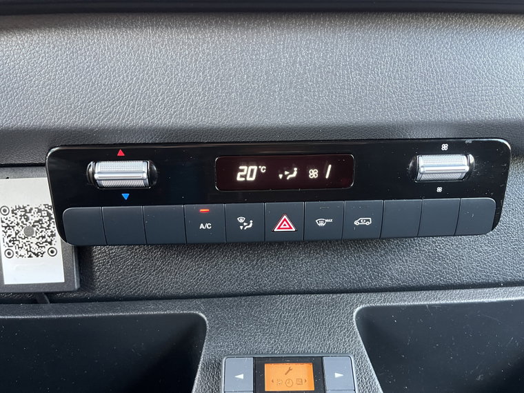 Vehicle Image 38