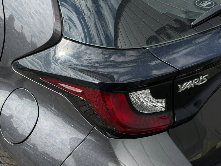 Vehicle Image 21