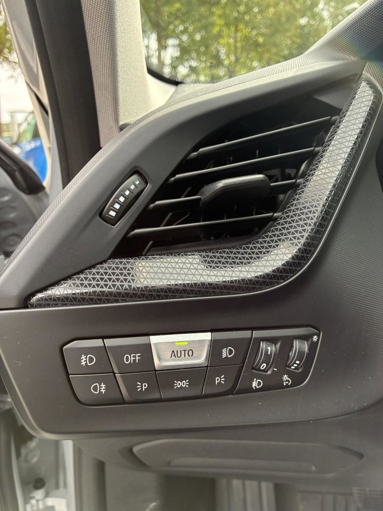 Vehicle Image 28