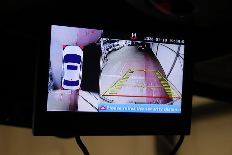 Vehicle Image 11