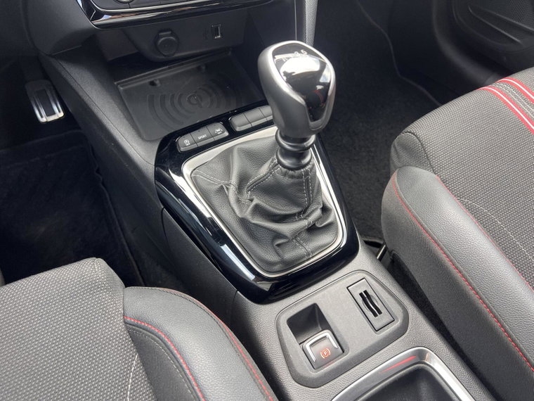 Vehicle Image 32