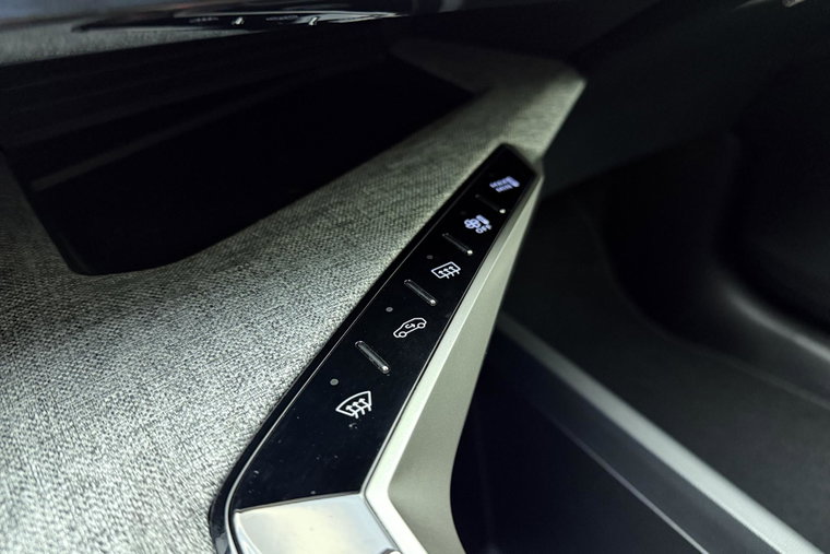 Vehicle Image 23