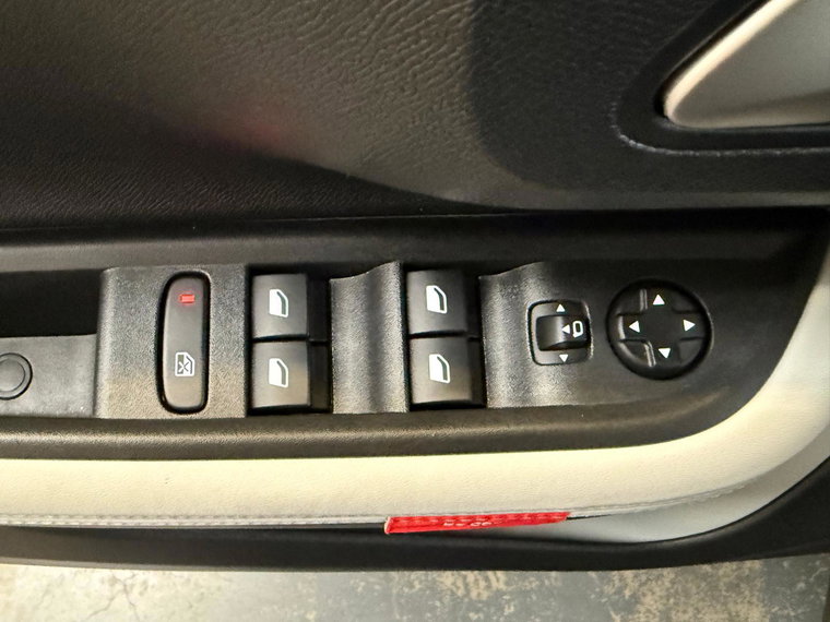 Vehicle Image 26
