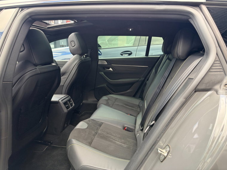 Vehicle Image 33