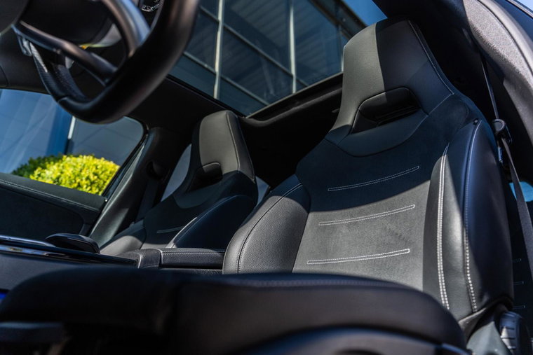 Vehicle Image 12