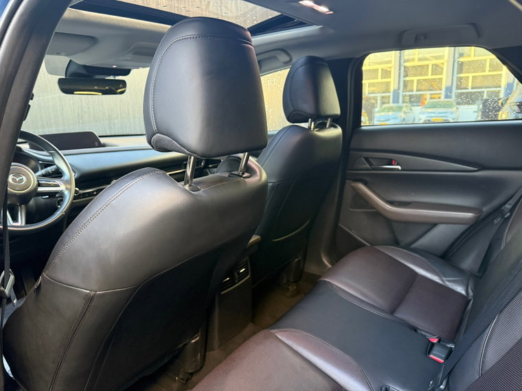 Vehicle Image 32
