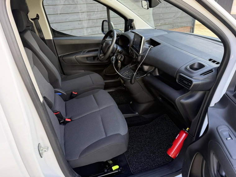 Vehicle Image 15
