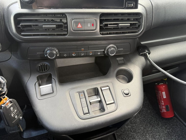 Vehicle Image 17