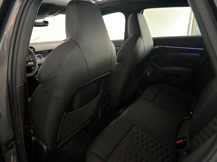 Vehicle Image 32