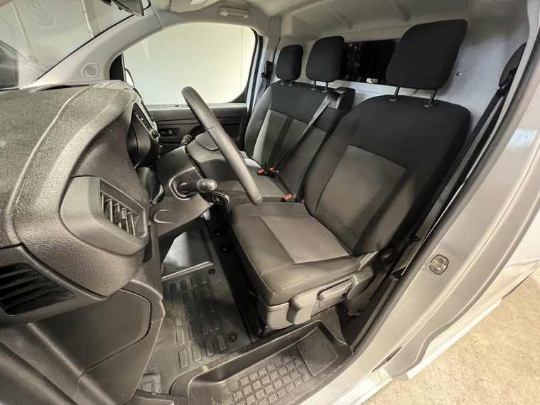 Vehicle Image 32