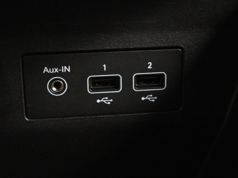 Vehicle Image 25