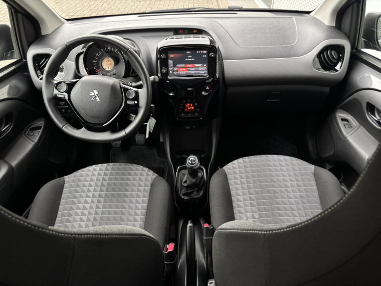 Vehicle Image 13