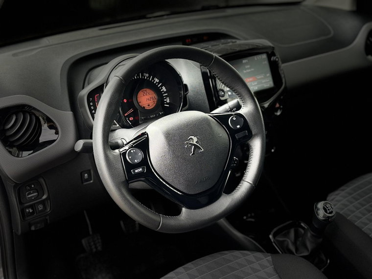Vehicle Image 15
