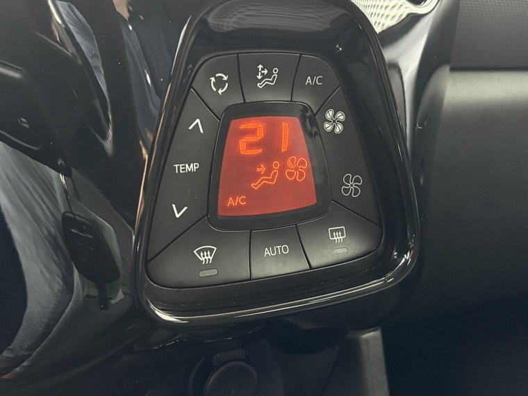 Vehicle Image 25