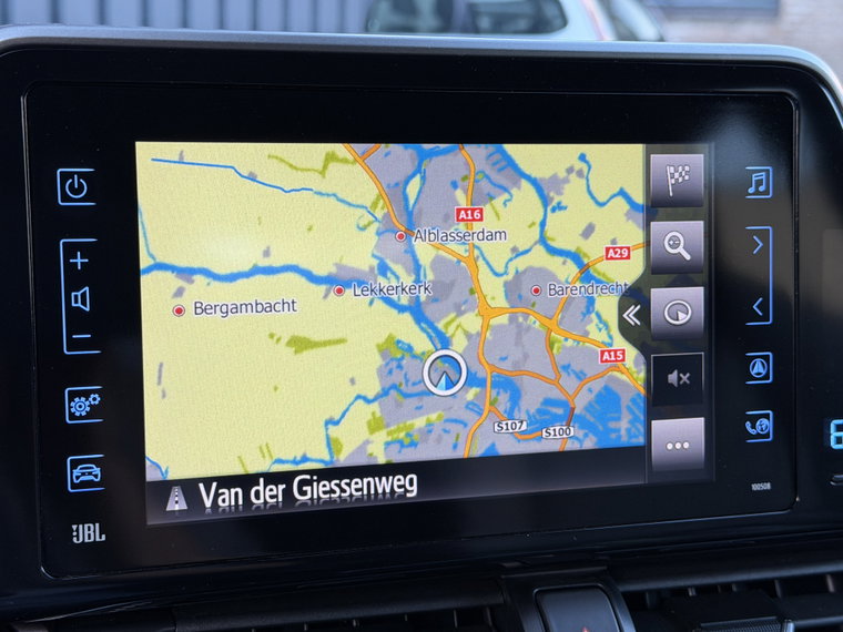 Vehicle Image 25