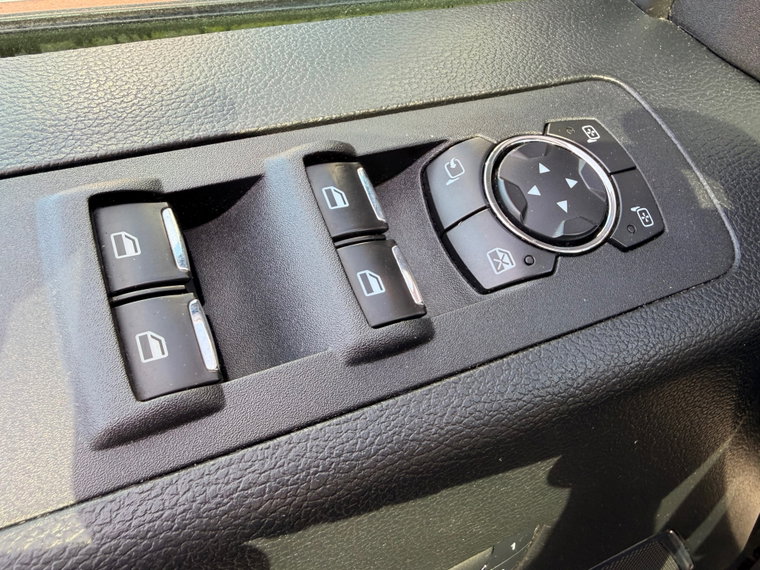 Vehicle Image 28