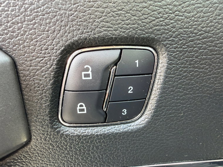 Vehicle Image 29
