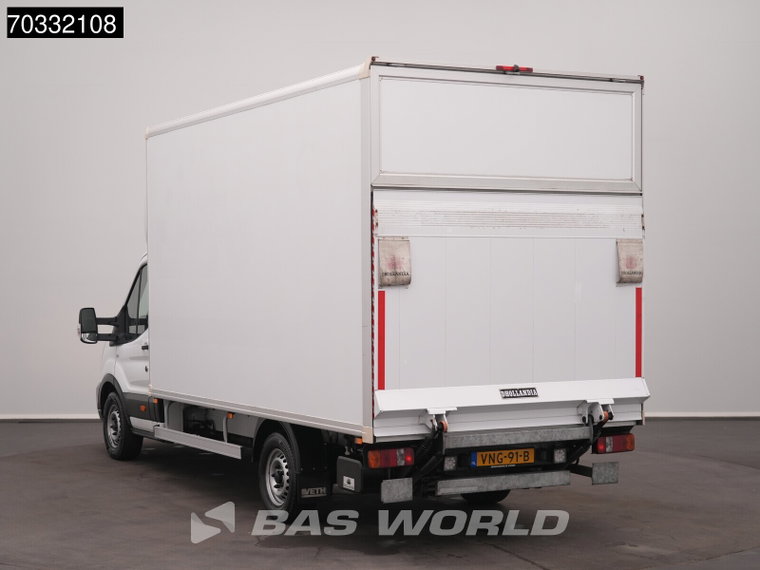 Vehicle Image 6