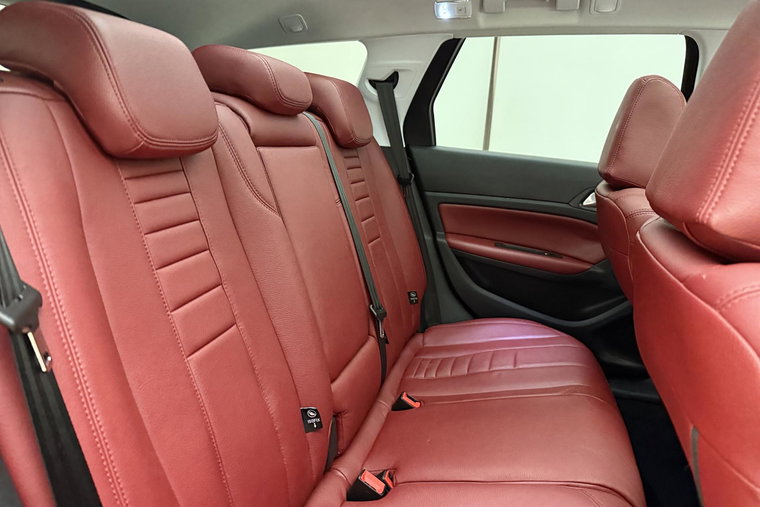 Vehicle Image 16