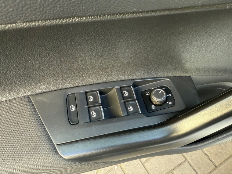 Vehicle Image 33