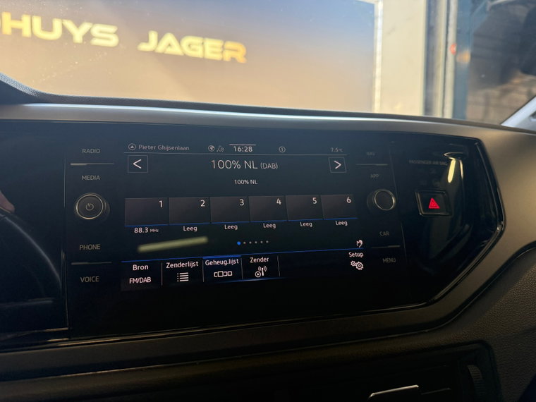 Vehicle Image 52