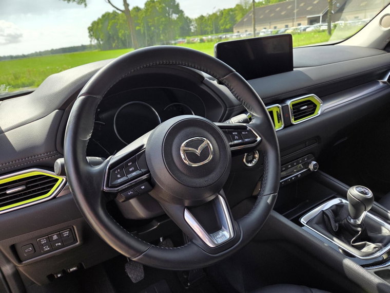 Vehicle Image 25