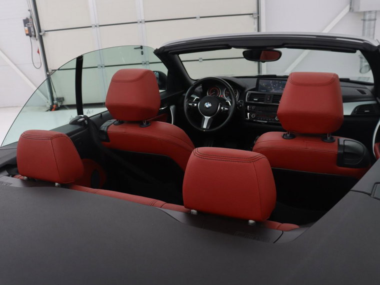 Vehicle Image 32