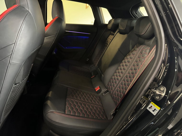 Vehicle Image 32