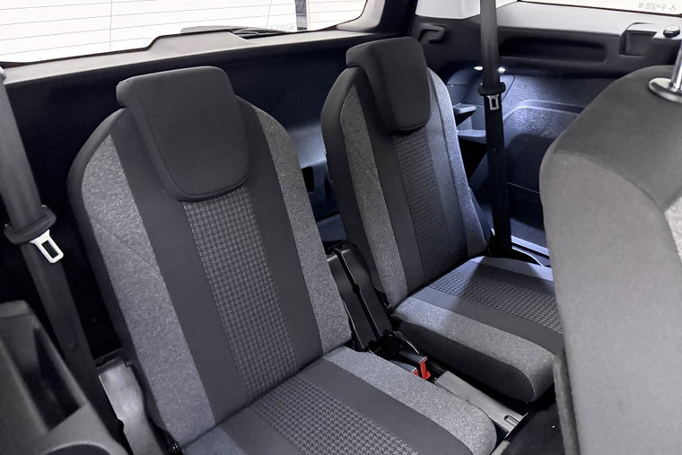 Vehicle Image 16