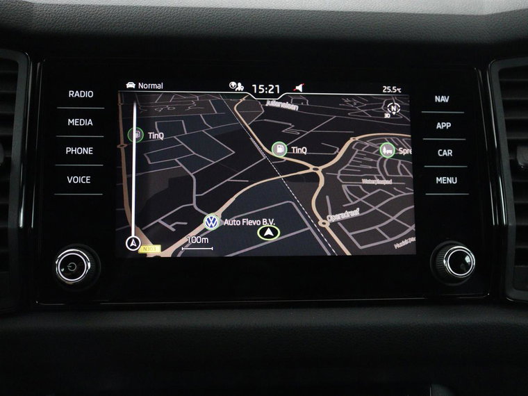 Vehicle Image 8