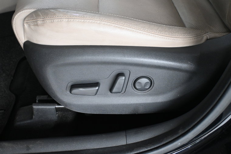 Vehicle Image 24